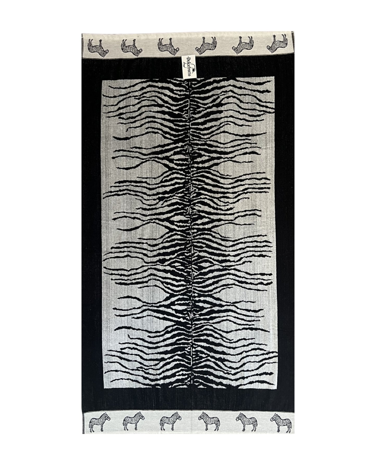 XXL Strandtuch mit schwarz-weißem Zebramuster, ausgebreitet – Afrika Kollektion von Dolcefrotto