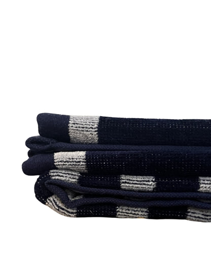 XXL Strandtuch mit maritimem Anker-Streifendesign in Weiß, gefaltet – Bahia Kollektion von Dolcefrotto