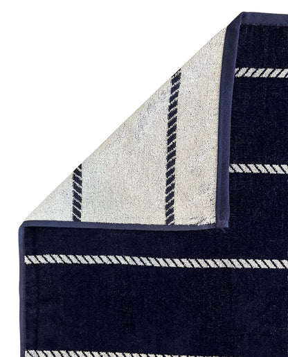 XXL Strandtuch mit maritimem Anker-Streifendesign in Navy, Ecke und Detailansicht – Bahia Kollektion von Dolcefrotto