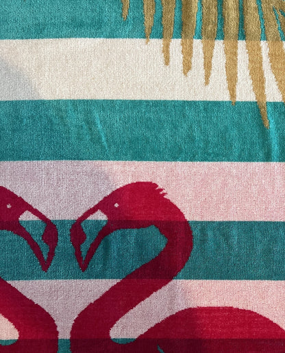 XXL Strandtuch mit Flamingo-Motiv in Türkis-Weiß, Muster-Detail – Flamingo Gold Kollektion von Dolcefrotto