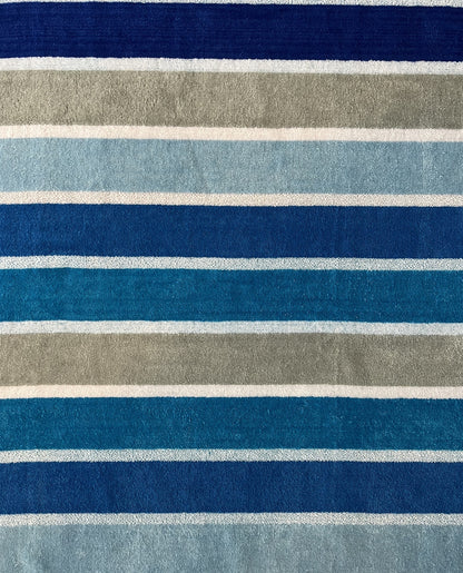 XXL Strandtuch mit leuchtenden Streifen in Türkis, Muster-Detail – Mirage Kollektion von Dolcefrotto