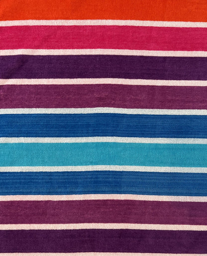 XXL Strandtuch mit leuchtenden Streifen in Rot, Muster-Detail – Mirage Kollektion von Dolcefrotto
