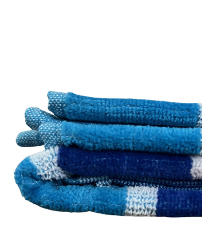 XXL Strandtuch mit leuchtenden Streifen in Türkis, gefaltet – Mirage Kollektion von Dolcefrotto