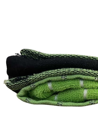 XXL Strandtuch mit sportlichem Schriftzug in Grün, gefaltet – Sport Kollektion von Dolcefrotto