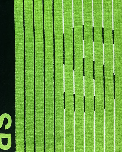 XXL Strandtuch mit sportlichem Schriftzug in Grün, Muster-Detail – Sport Kollektion von Dolcefrotto