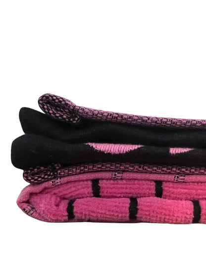 XXL Strandtuch mit sportlichem Schriftzug in Pink, gefaltet – Sport Kollektion von Dolcefrotto