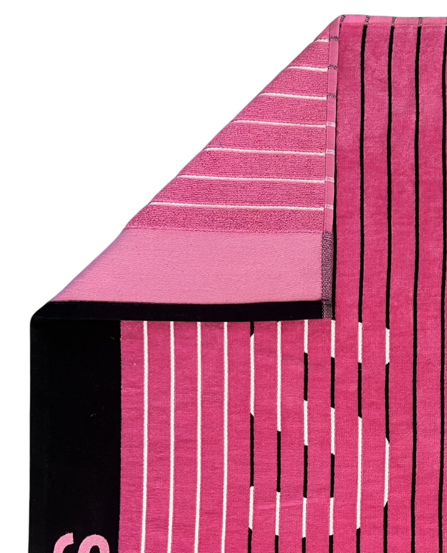 XXL Strandtuch mit sportlichem Schriftzug in Pink, Ecke und Detailansicht – Sport Kollektion von Dolcefrotto
