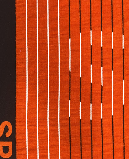 XXL Strandtuch mit sportlichem Schriftzug in Orange, Muster-Detail – Sport Kollektion von Dolcefrotto